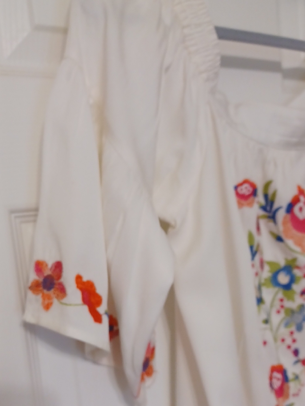 Umgee Sz M, Creamy White Peasant Top with Multicolor Floral Embroidery. - Picture 4 of 11